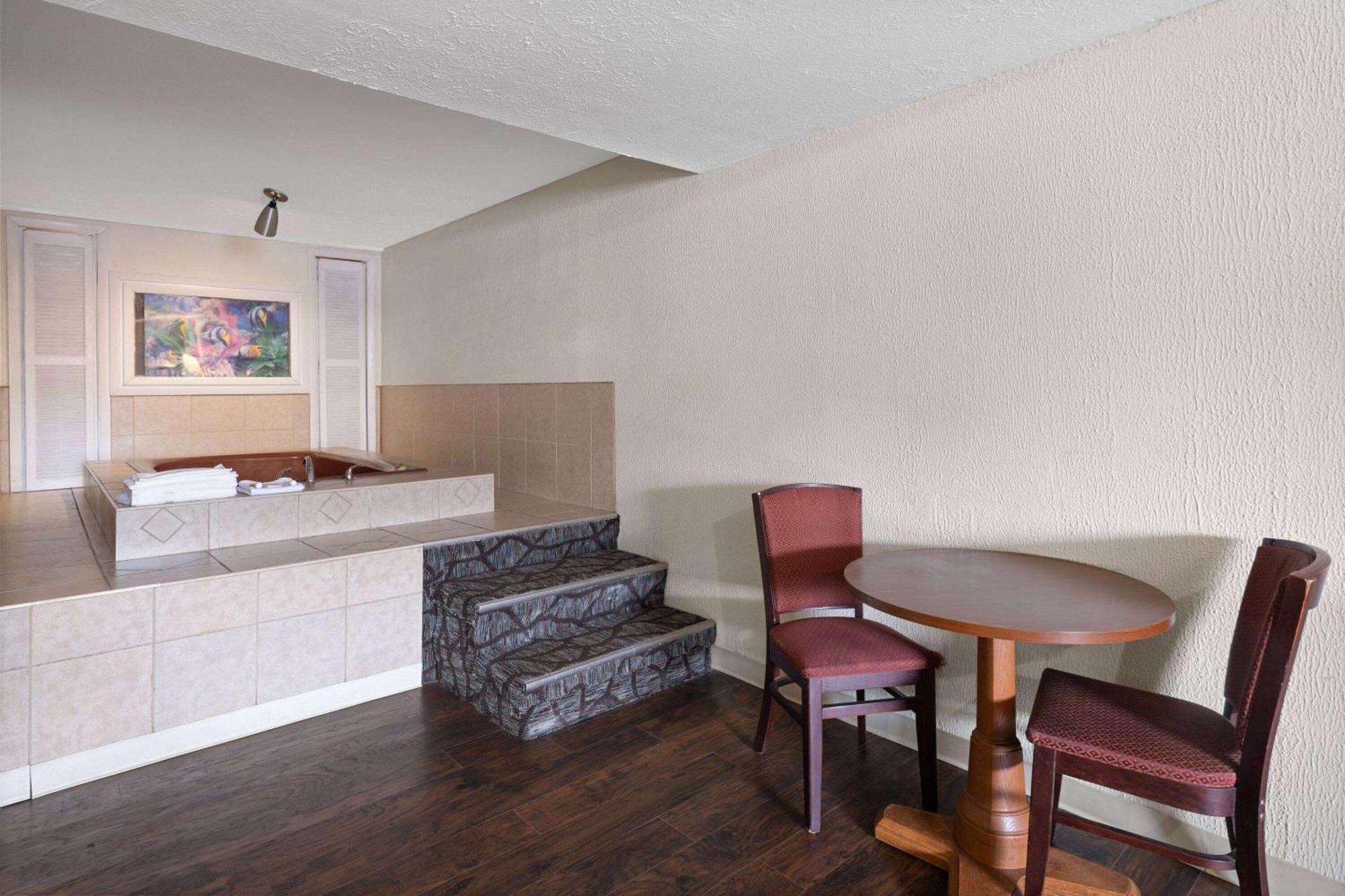Super 8 By Wyndham Youngstown Girard Eksteriør bilde